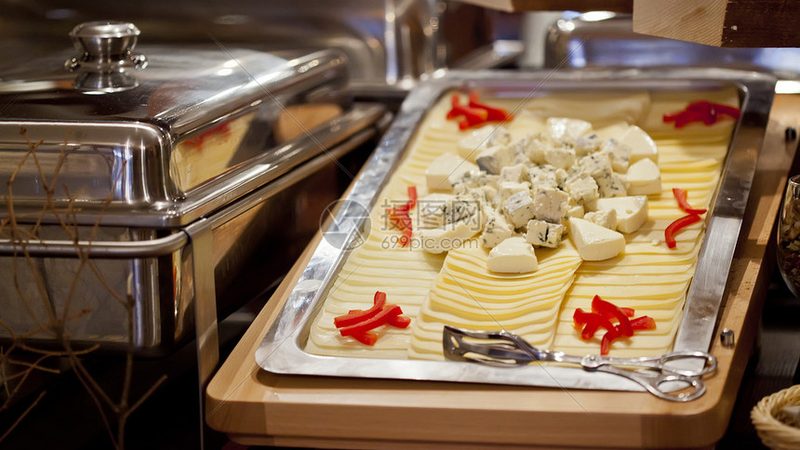 速冻食品与新鲜食材的营养成分存在一定差异，主要表现在以下几个方面：