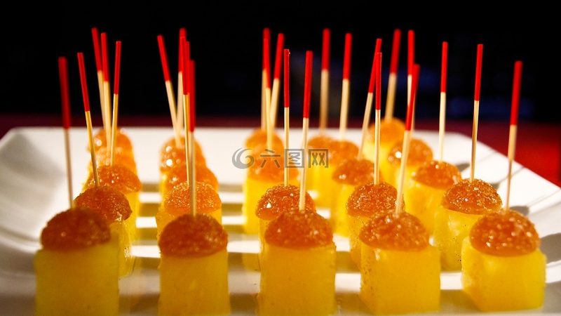 小标题：配料表，是挑选预制菜的关键